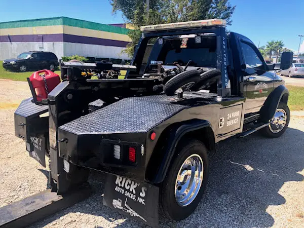 Hattiesburg Towing wrecker with rear rigging detail