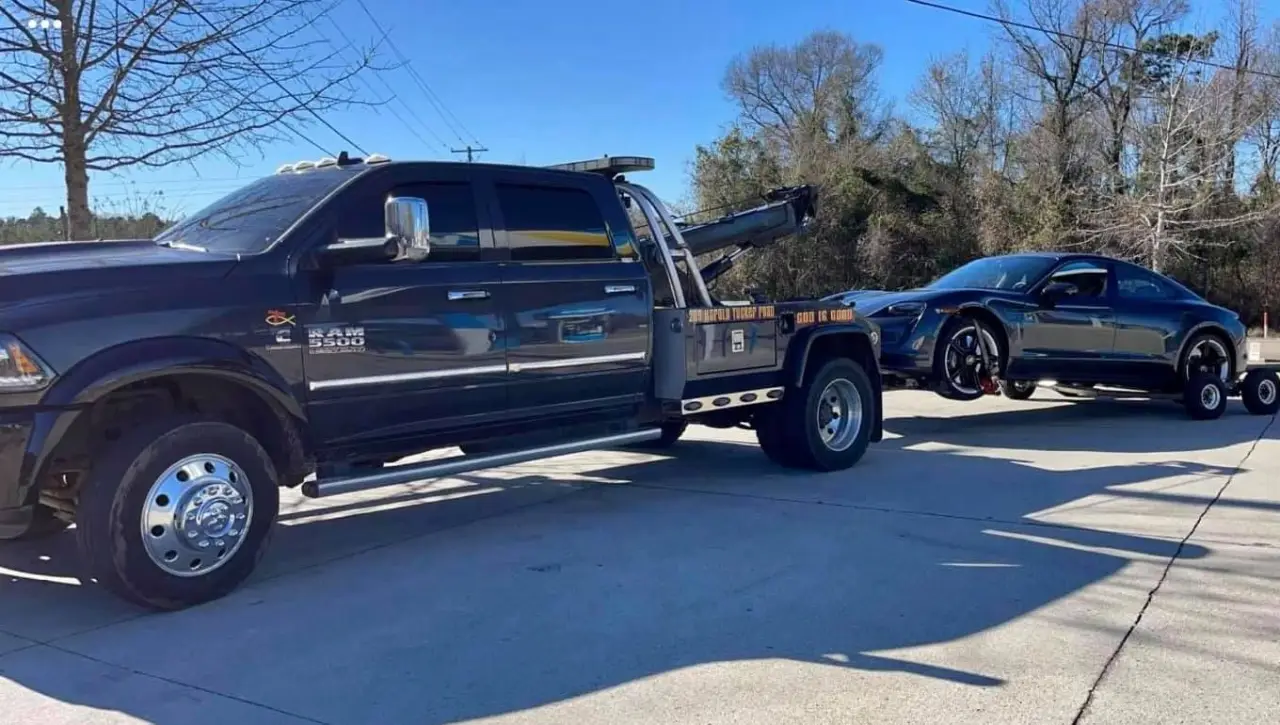 Hattiesburg Towing wrecker hauling a vehicle